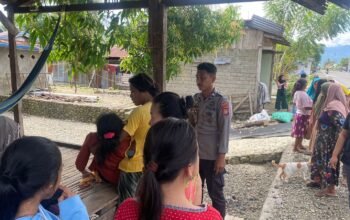 Petugas Pos Ketupat Tapalang Siaga Bantu Warga
