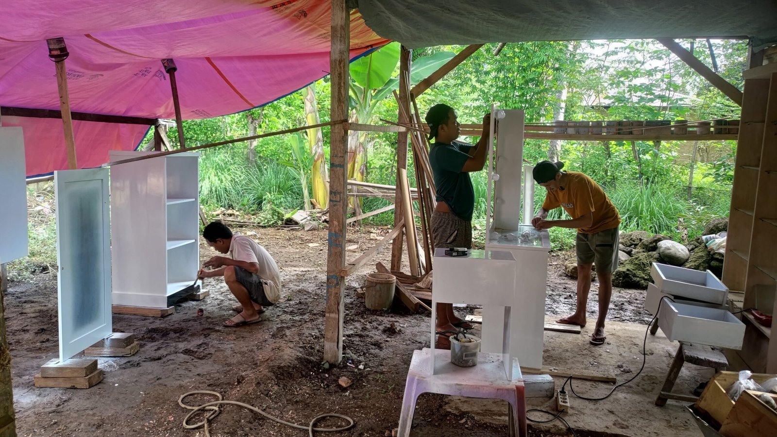 Izdihaar Meubel menerima berbagai pesanan furniture untuk area Mamuju dan sekitarnya.