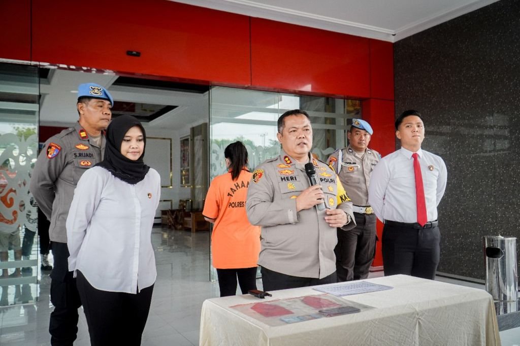 Polres Kukar gelar konferensi pers Tindak Pidana Perdagangan Orang (TPPO) dan persetujuan anak di bawah umur, Senin (27/5/2024).