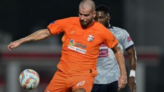Wiljan Pluim Resmi Pensiun!