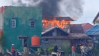Kebakaran di Rawa Indah, Warga Selamatkan Barang Berharga!