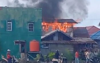 Kebakaran di Rawa Indah, Warga Selamatkan Barang Berharga!