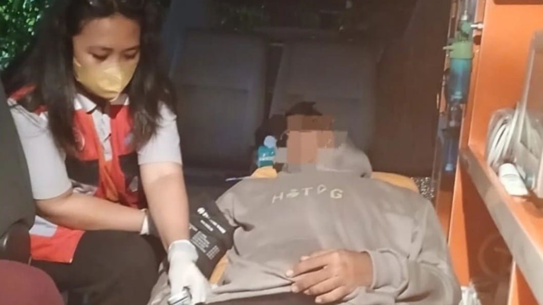 PSC 119 Bontang lakukan pelayanan kegawatdaruratan non trauma terhadap warga Loktuan, Jumat (31/5/2024) lalu.