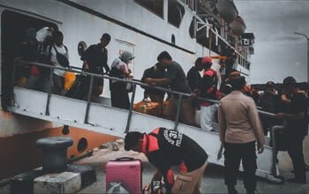 Ratusan Penumpang KM Binaiya Loktuan Gagal Berangkat Akibat Ulah Calo Tiket