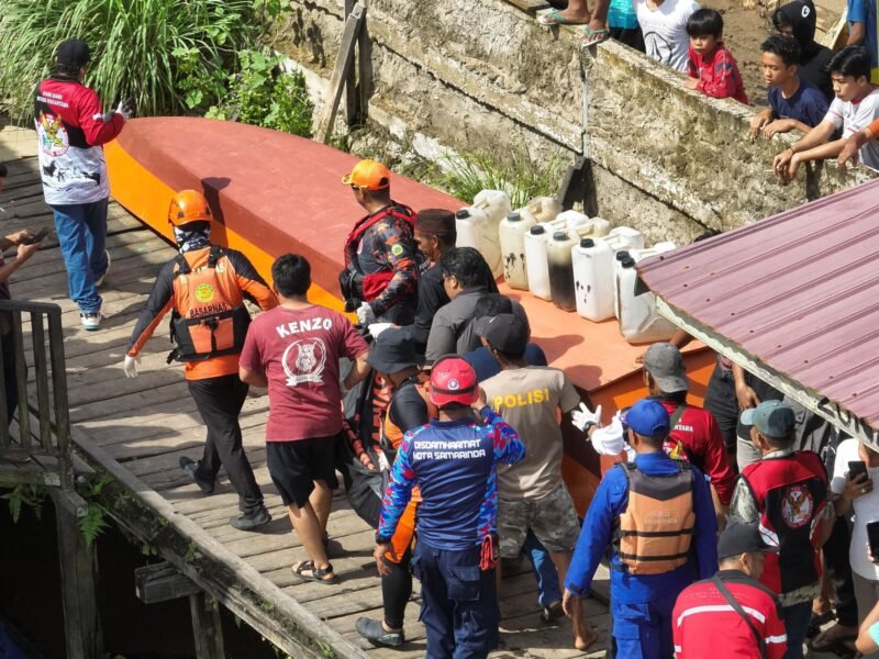 Tim SAR temukan korban hilang bernama Ridwan di Sungai Mahakam dalam keadaan tidak bernyawa, Minggu (2/5/2024). (FOTO: Niaga Asia).
