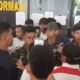 Sejumlah penumpang gagal berangkat akibat ulah calo yang menjual tiket PT Pelni Bontang