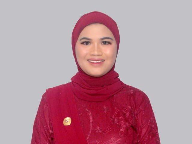 Anggota KPU Bontang, Rina Megawati
