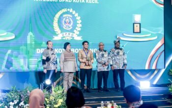 Ketua DPRD Kota Bontang Terima Penghargaan Green Leadership “Nirwasita Tantra” Tahun 2023