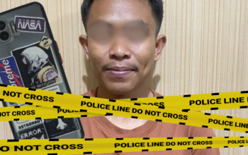 Juswandi (26), Pria yang berprofesi sebagai sopir sekaligus pencuri telepon genggam milik seorang wanita paruh baya saat berbelanja di pasar.