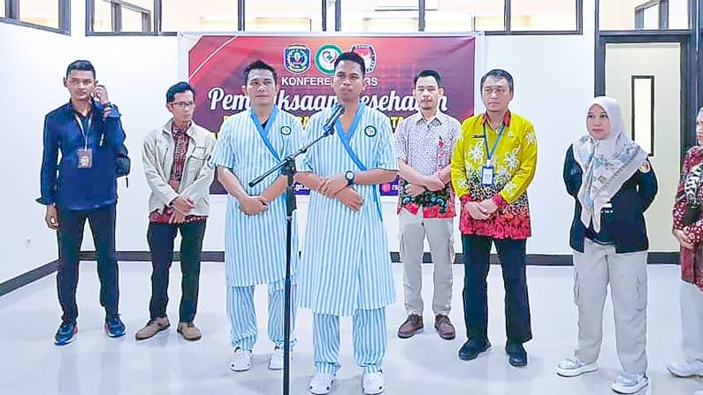 Pemeriksaan kesehatan Sutomo Jabir - Nasrullah.