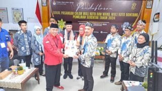 KPU Resmi Terima Berkas Kandidat Pilkada Bontang, Najirah-Aswar
