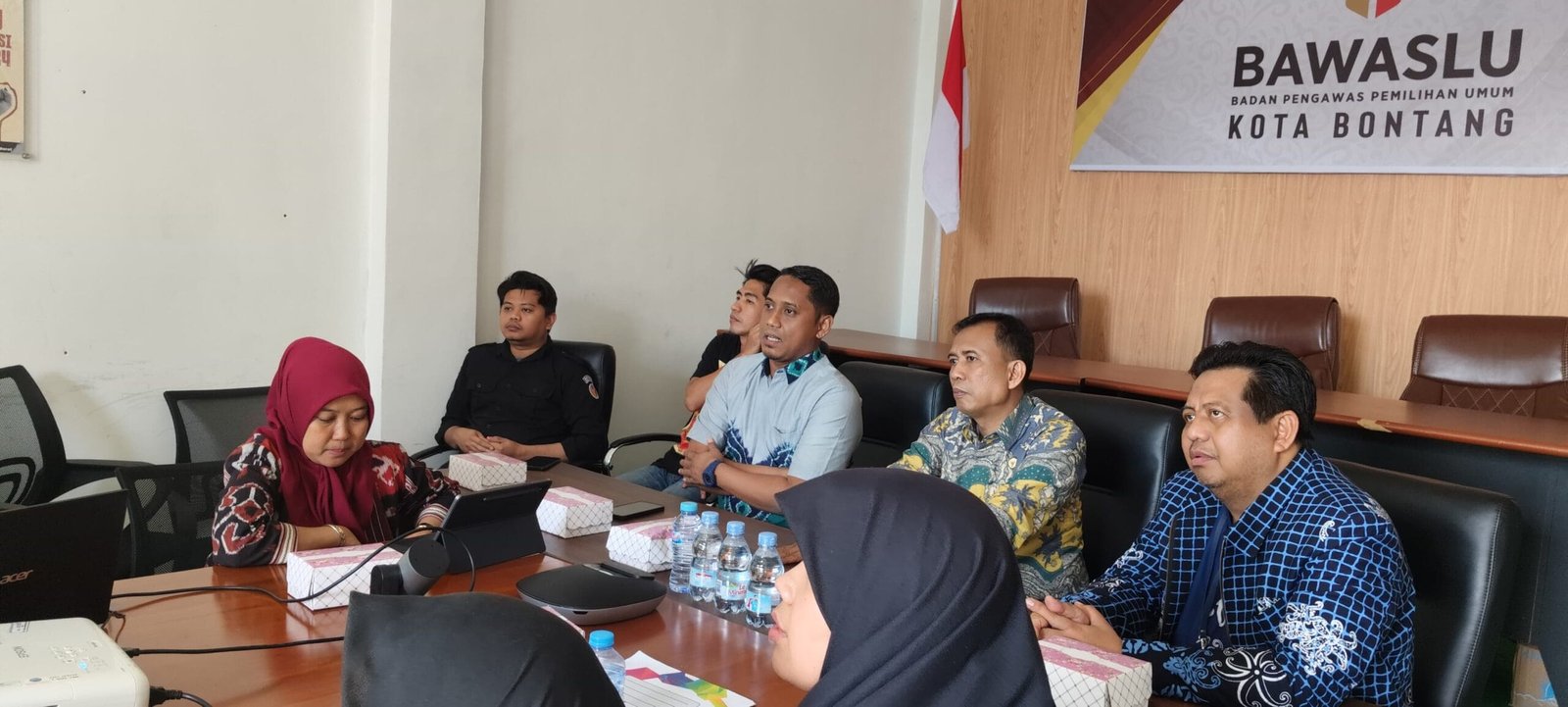 Bawaslu Bontang Terima Kunjungan Kerja Tim Visitasi Komisi Informasi (KI) Provinsi Kalimantan Timur, Kamis (28/11/2024).