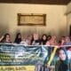 Anggota DPRD Kaltim, Sulasih (tengah) berfoto bersama usai mendengarkan aspirasi masyarakat Bontang, Senin (13/1/2025).