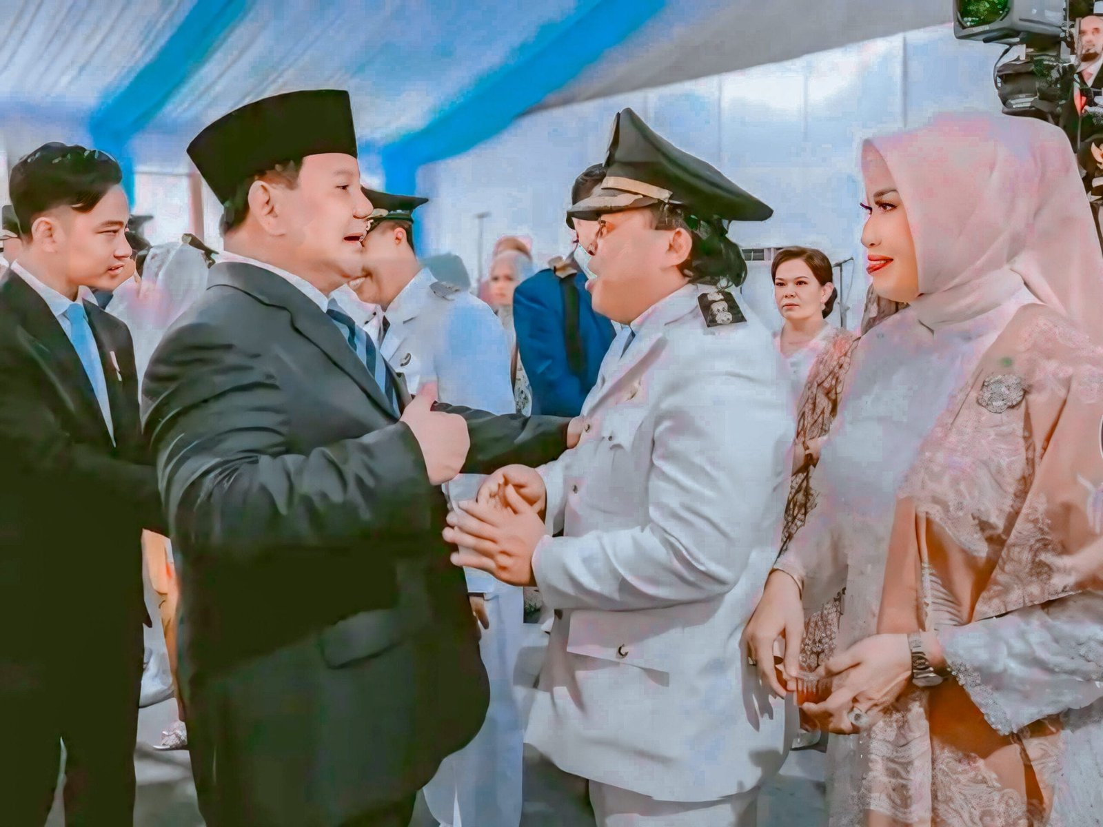 Wakil Wali Kota Bontang, Agus Haris saat bercengkrama bersama Presiden RI, Prabowo Subianto dalam ramah taham usai pelantikan kepala daerah se-Indonesia, Kamis (20/2/2025).