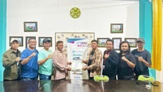 SMSI Bontang Serahkan Sertifikat Keanggotaan Perusahaan Pers