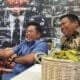 Foto bareng Irwan Fecho dan Amriadi usai kegiatan DPP Demokrat, Minggu (23/3/2025).