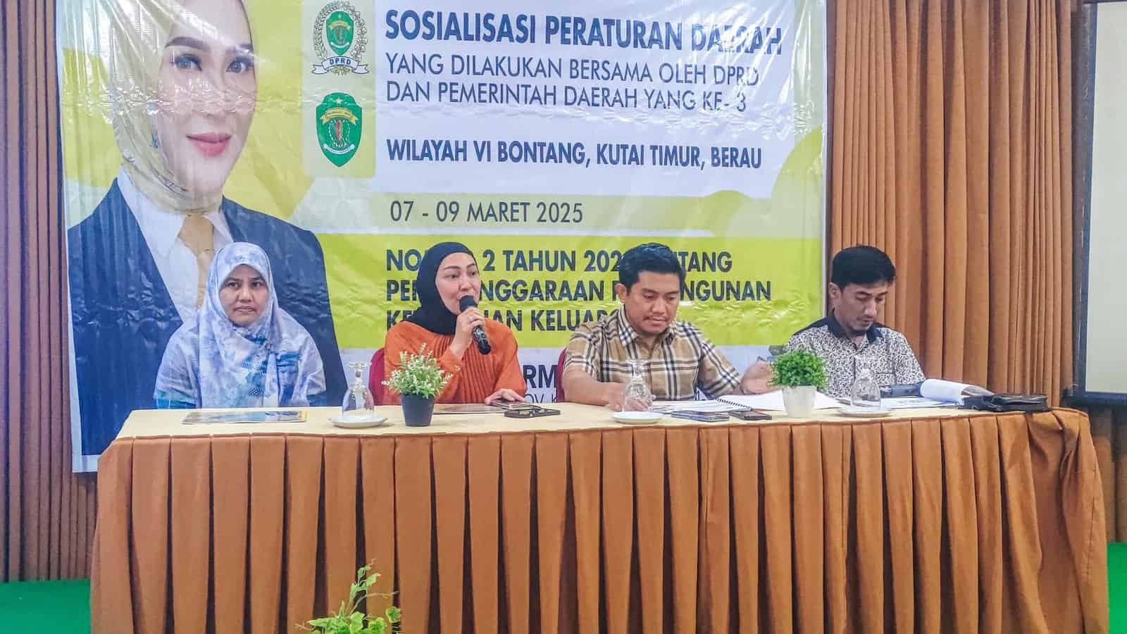 Anggota DPRD Kaltim, Shemmy Permata Sari gelar sosialisasi perda ketahanan keluarga, di aula Hotel Tiara Surya, Minggu (9/3/2025).