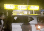 Puluhan Debt Collector Keroyok Wanita di Depan Polsek