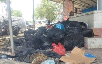 DPRD Soroti Sampah Menumpuk di Pelabuhan Loktuan, DLH Dinilai Lepas Tangan