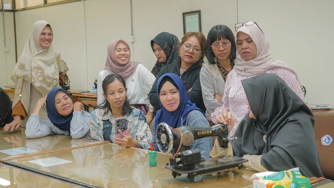 Sejumlah penjahit lokal Bontang, ikuti pelatihan yang digelar Pupuk Kaltim.