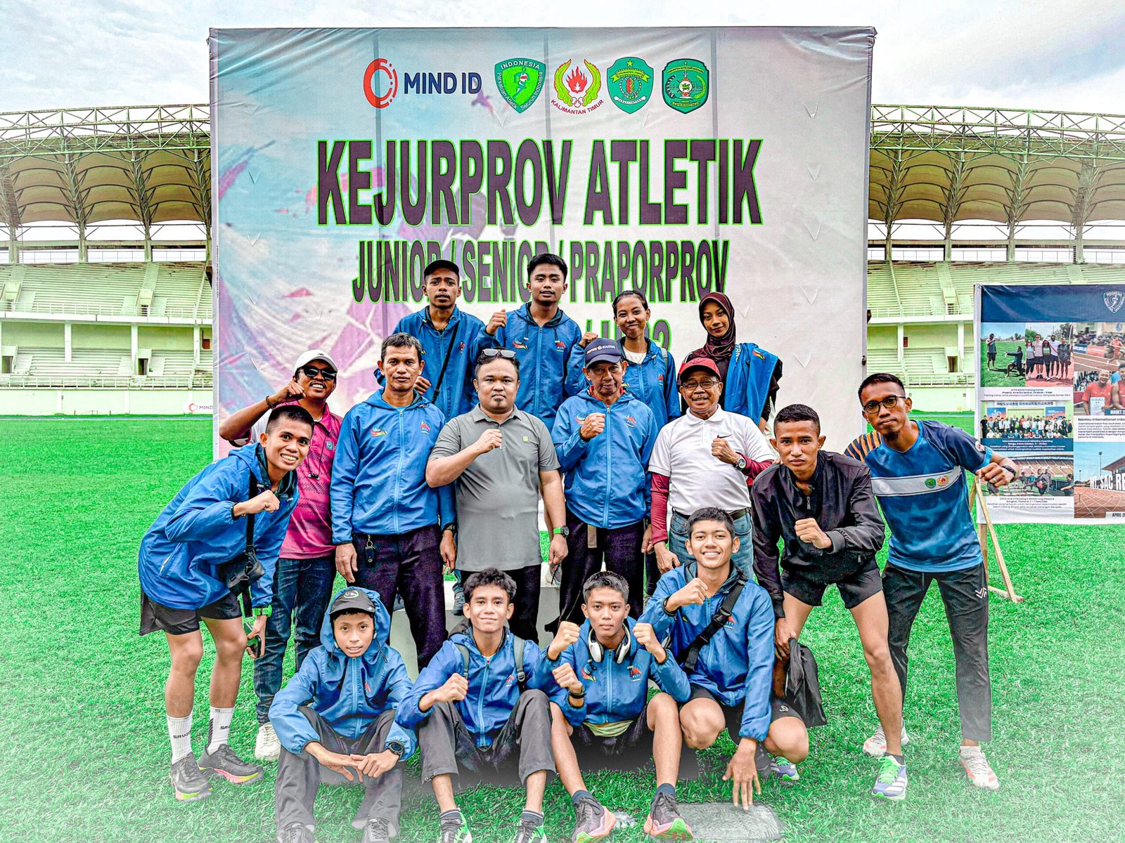 Atlet PASI Bontang usai berlaga dan raih medali emas di Kejuprov Atletik Kaltim 2025.