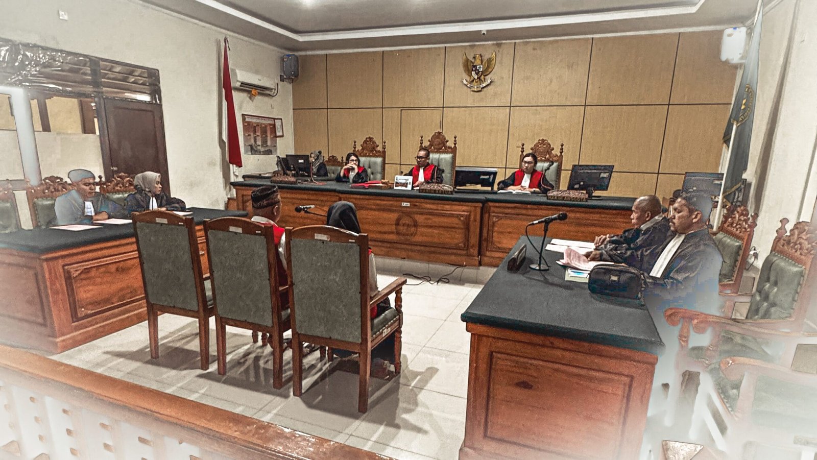 Sidang aktor aktor penipuan investasi bodong, Risky Widiyanto bersama istri.