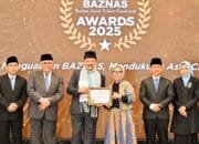 Komitmen Dukung Gerakan Zakat Nasional, Wali Kota Bontang Raih Penghargaan di BAZNAS Awards 2025