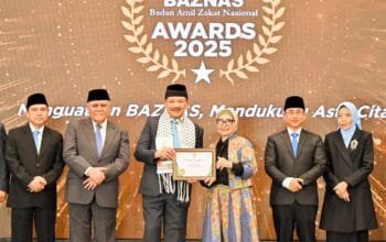 Komitmen Dukung Gerakan Zakat Nasional, Wali Kota Bontang Raih Penghargaan di BAZNAS Awards 2025