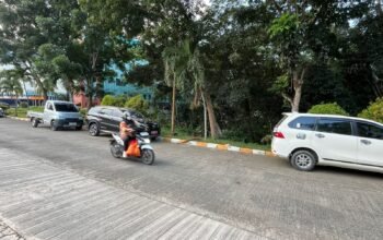 Tempat Parkir Mobil di RSUD Taman Husada Masih Terbatas, Sementara Gunakan Sisi Bahu Jalan