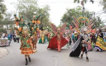 Disdikbud Bontang Dorong Pelajar Cintai Budaya Lewat Bontang City Carnival 2025