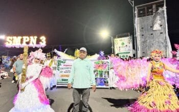 SMP Negeri 3 Bontang Tampilkan Kostum Daur Ulang Bertema Ramah Lingkungan di Bontang City Carnival 2025