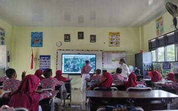 SDN 009 Bontang Utara Terapkan Pembelajaran Digital dengan Smart Board