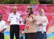 Wali Kota Bontang Serahkan Tas Sekolah Gratis dan Janji Bangun Musala di SMPN 9