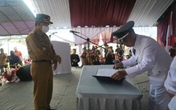Riduansyah Resmi Dilantik Jadi Kepala Desa PAW Sumber Agung, Bupati Kutim: Bangun Sinergi dan Kepercayaan Masyarakat