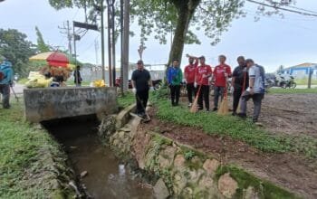 DPMPTSP Perkuat Peran OPD dalam Gerakan Jumat Bersih di Satimpo