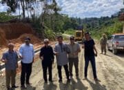 Kolaborasi Pemerintah, Perusahaan, dan Warga Percepat Pembangunan Jalan Poros Muara Ancalong
