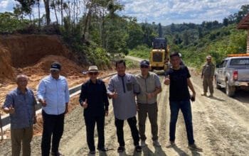 Kolaborasi Pemerintah, Perusahaan, dan Warga Percepat Pembangunan Jalan Poros Muara Ancalong