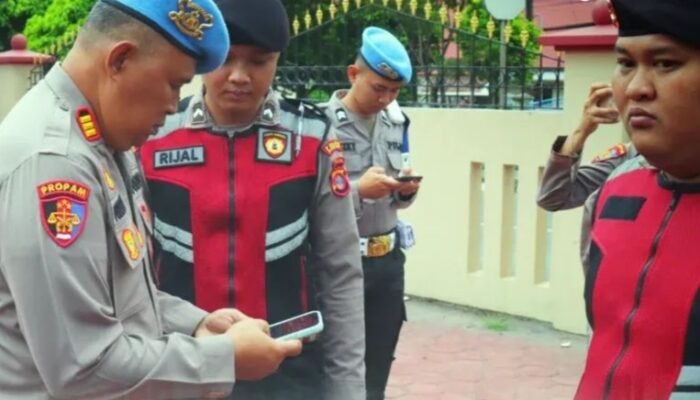 Cegah Judi Online, Propam Polres Bontang Gelar Sidak Ponsel Seluruh Anggota