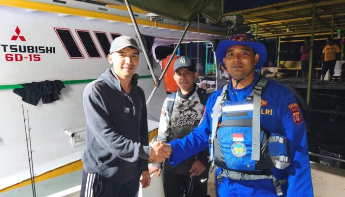 Polairud Bontang Selamatkan Kapal Nelayan di Tengah Laut