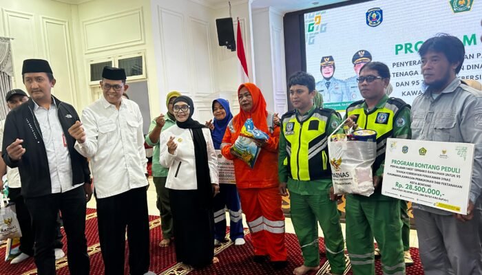 447 Tenaga Kebersihan Bontang Terima Bantuan Ramadan dari Pemkot dan Baznas