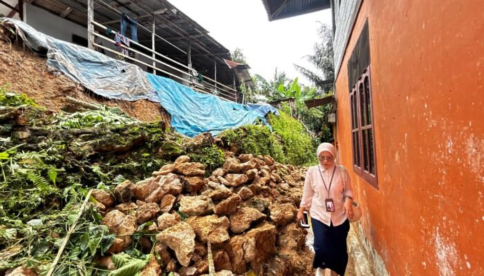 Hujan Deras Picu Longsor di Kanaan Bontang, Dinding Rumah Warga Retak