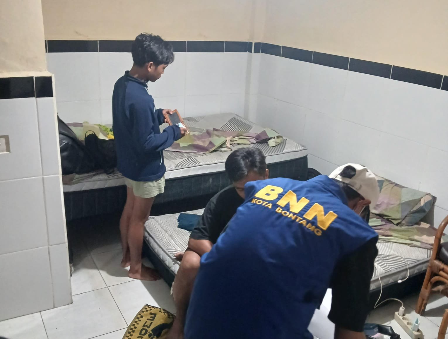 Razia di sejumlah hotel dan penginapan kota Bontang. Foto: Lia/Nius.id