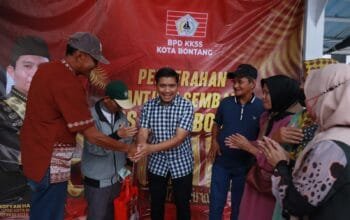 Wujud Kepedulian, KKSS Bontang Salurkan Ratusan Paket Sembako untuk Warga