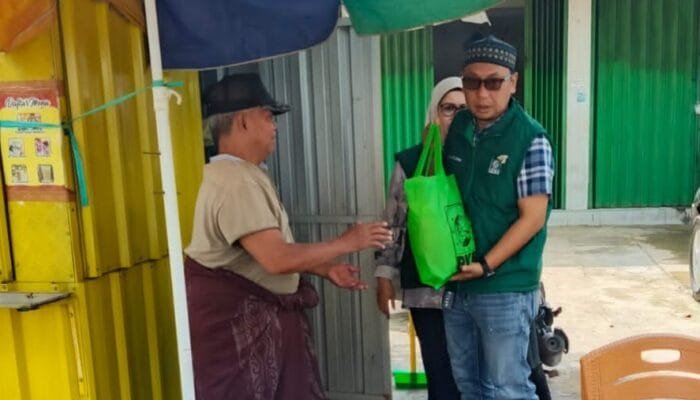 Sambut Idulfitri, PKB Bontang Salurkan Sembako ke Warga Kurang Mampu