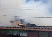 Kebakaran belakang Hotel Andika, Jl Veteran, Minggu (22/3/2026).