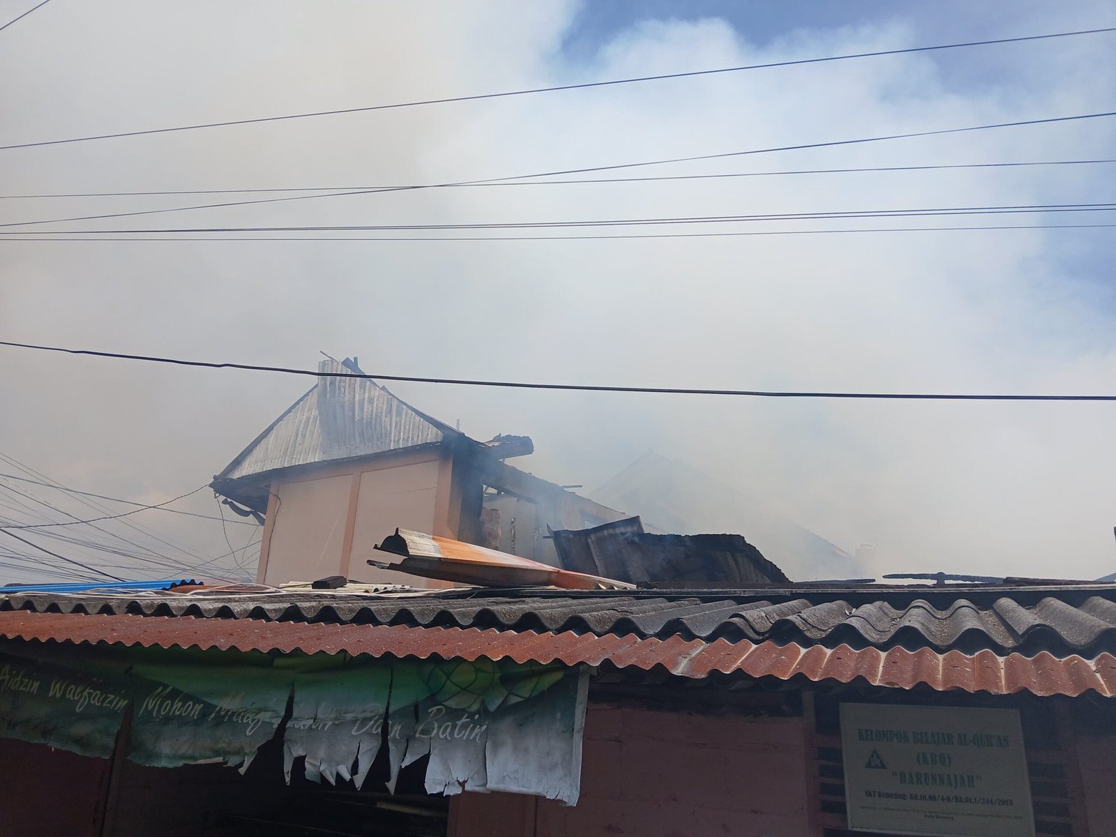 Kebakaran belakang Hotel Andika, Jl Veteran, Minggu (22/3/2026).