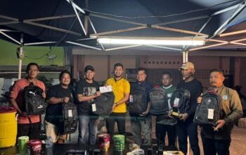 Bantu Anak Tetap Sekolah, DPRD Bontang Serahkan Tas dan Bantuan Tunai