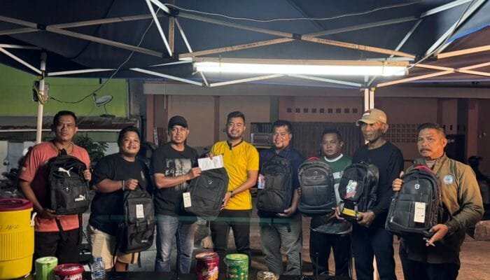 Bantu Anak Tetap Sekolah, DPRD Bontang Serahkan Tas dan Bantuan Tunai