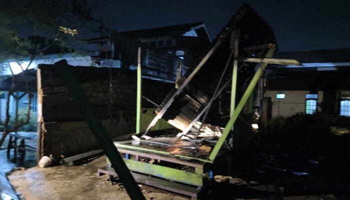 Diduga Konsleting, Pos Kamling RT 26 Api-api Ludes Terbakar