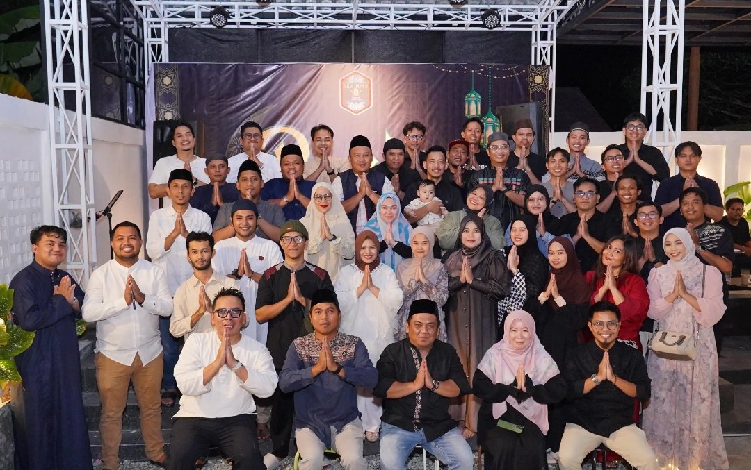 Bukber IKA HMB di Cafe Keluar Main. Foto/Istimewa